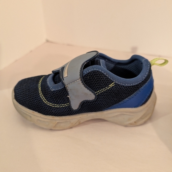 Carter's Toddler Boy Light Up Velcro Strap Shark-Themed Sneakers in Size 7 - Picture 2 of 10
